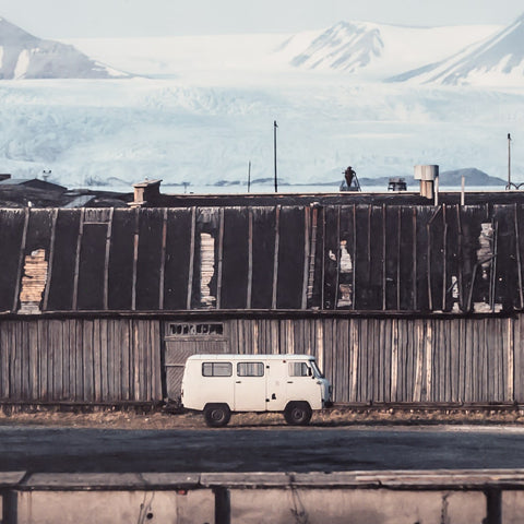 1.000 Teile Kunstpuzzle + Kunstdruck: Ghost Town at the End of the World – Hannes Becker